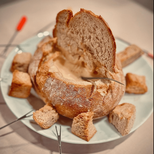 Fondue con queso del cadí en pan andorrano - Cal Tonet