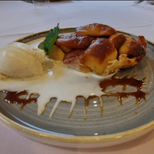 Tarta tatin con helado de vainilla al estilo Andorrano - Cal Tonet