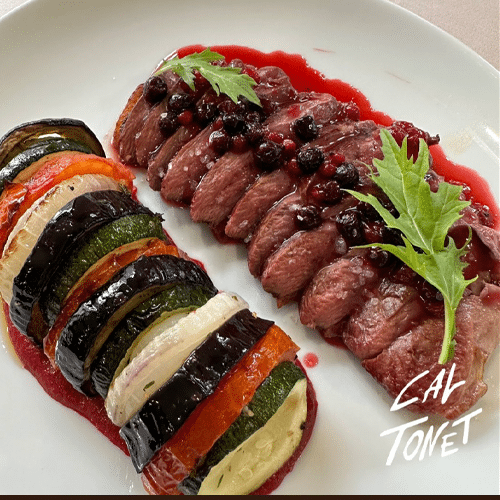 Magret de pato con frutos rojos