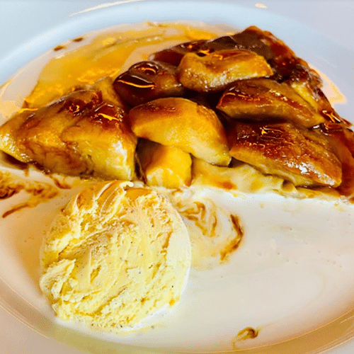 Tarta tatin con helado de vainilla